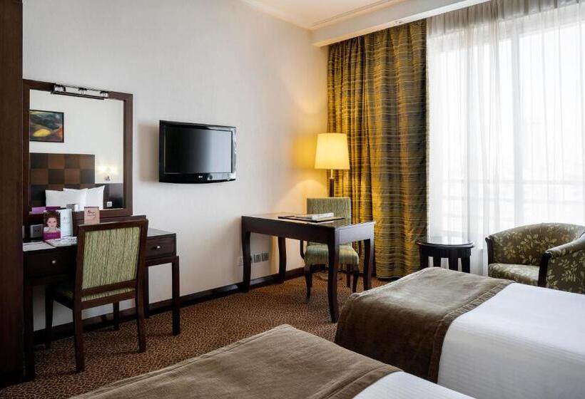 سوییت اجرایی, Ayass