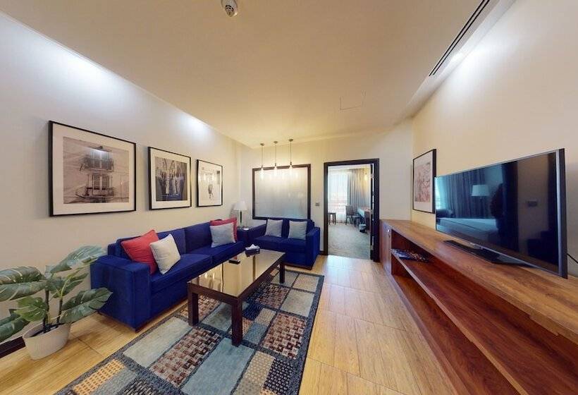 سوییت اجرایی, Ayass