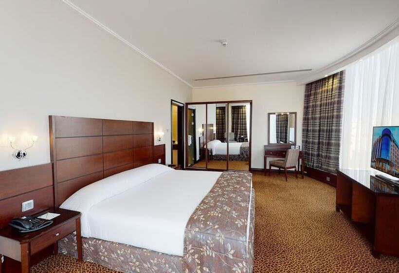 سوئیت رویال, Ayass