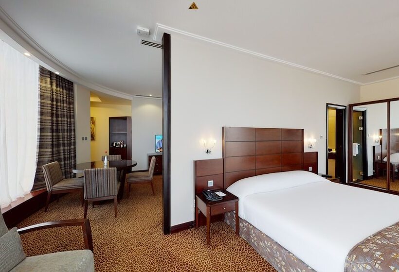 سوئیت رویال, Ayass