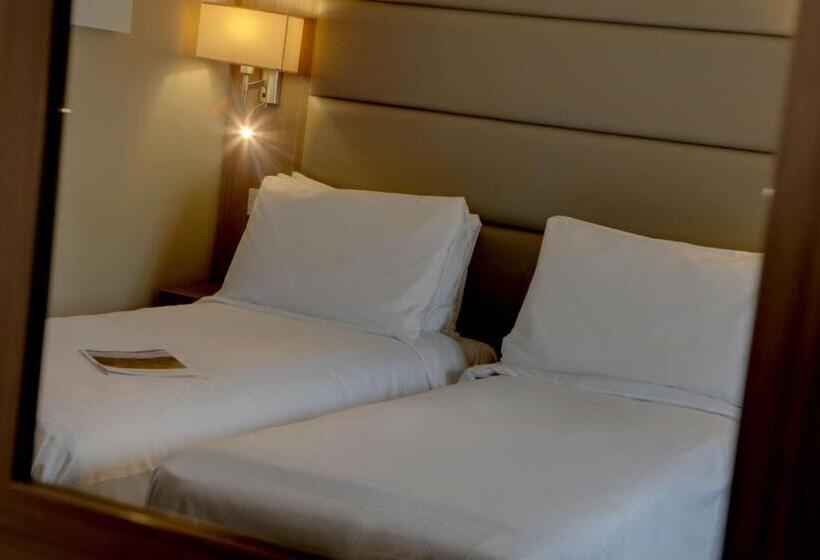 Номер Стандарт, Best Western Pontypool Metro