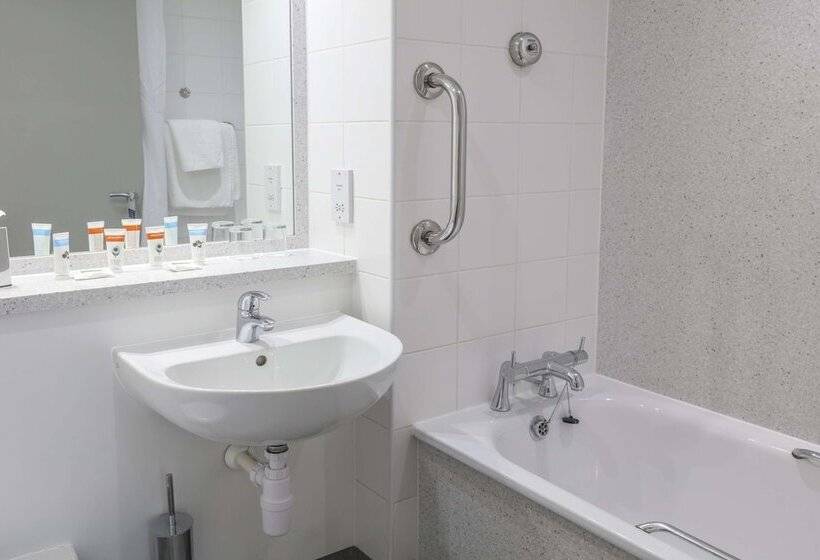 Семейный Номер, Best Western Pontypool Metro