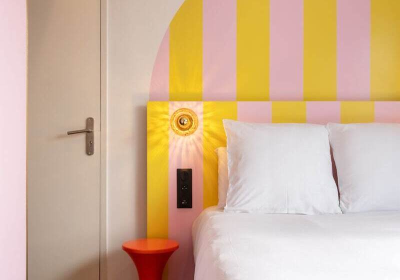 Quarto Estandar Cama Casal, Demain Hôtel & Conciergerie