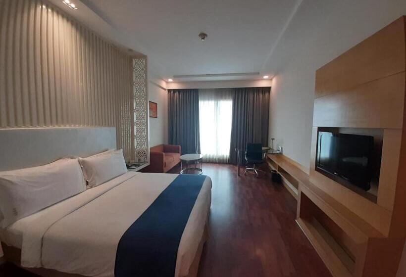 Номер Deluxe Кровать Кинг, Holiday Inn Amritsar Ranjit Avenue By Ihg