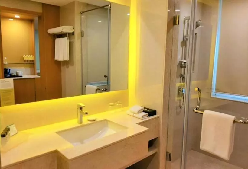 Standard-huone King-vuode, Holiday Inn Amritsar Ranjit Avenue By Ihg