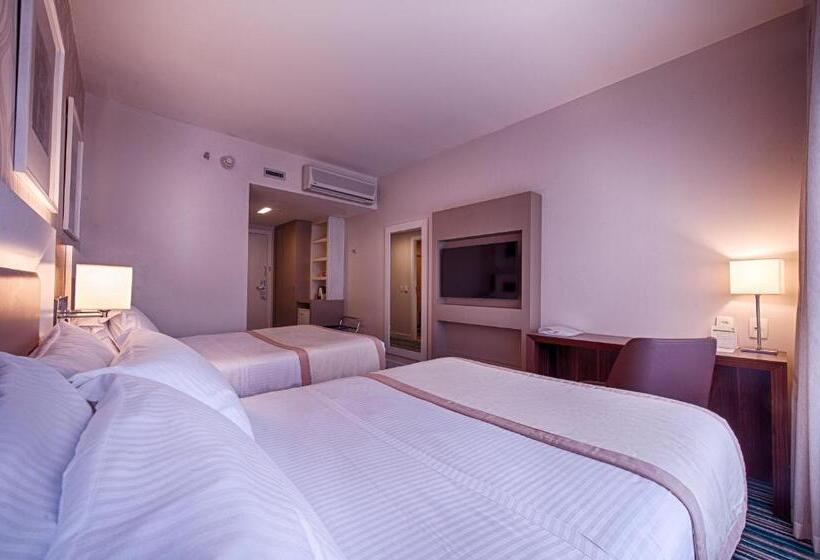 带2个双人床的标准工作室, Holiday Inn Belo Horizonte Savassi, An Ihg