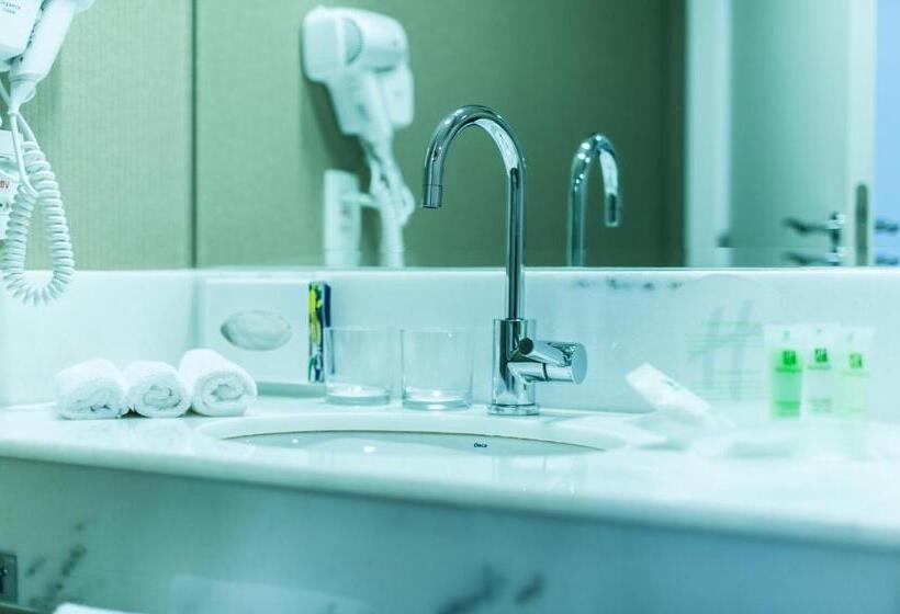 带2个双人床的标准工作室, Holiday Inn Belo Horizonte Savassi, An Ihg