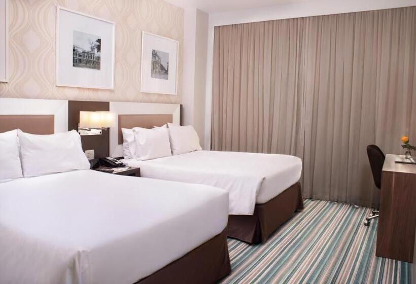 带2个双人床的标准工作室, Holiday Inn Belo Horizonte Savassi, An Ihg