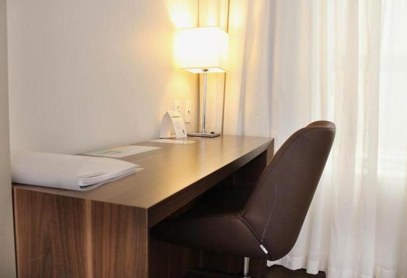 带大床的标准间, Holiday Inn Belo Horizonte Savassi, An Ihg