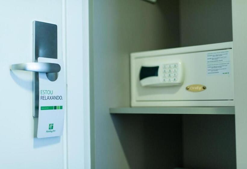 带大床的豪华间, Holiday Inn Belo Horizonte Savassi, An Ihg