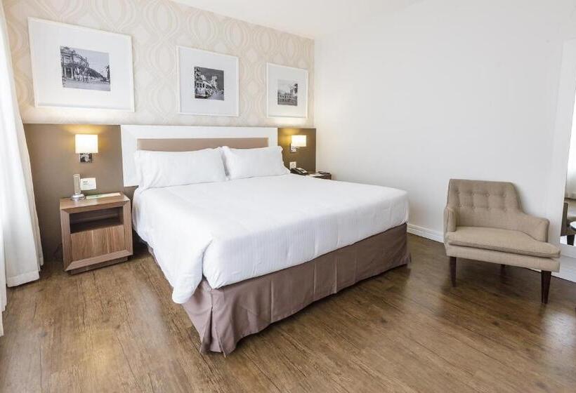 带大床的豪华间, Holiday Inn Belo Horizonte Savassi, An Ihg