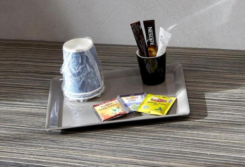 جناح جونيور, Demain Hôtel & Conciergerie