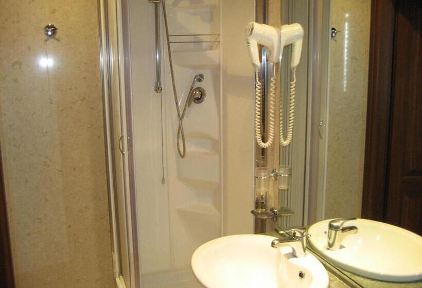 غرفة قياسية فردية, La Torre Ai Mari