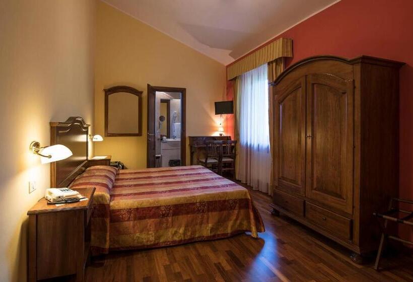 غرفة قياسية ثلاثية, La Torre Ai Mari