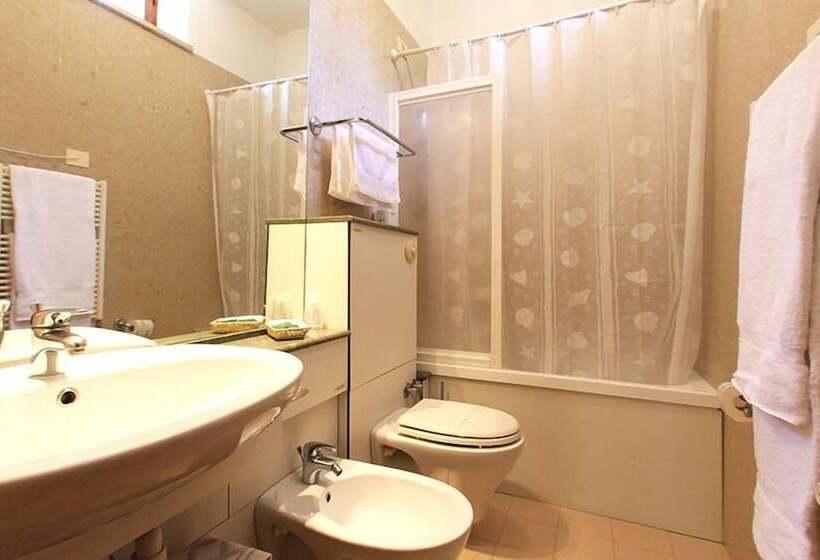 غرفة قياسية فردية, La Torre Ai Mari