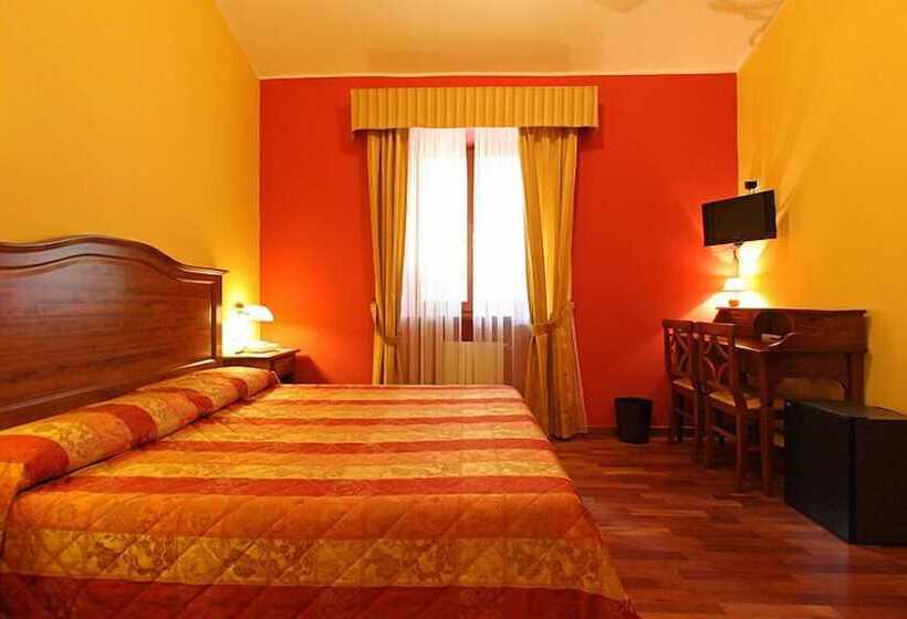 غرفة قياسية, La Torre Ai Mari