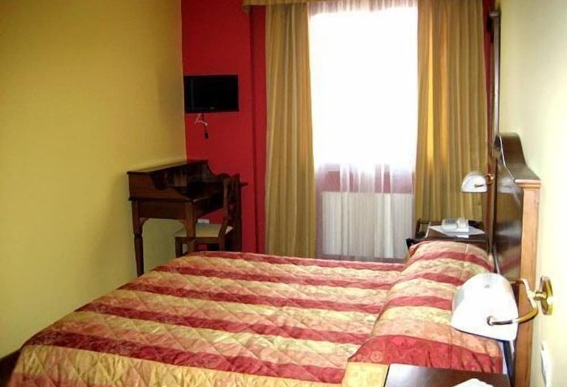 غرفة قياسية ثلاثية, La Torre Ai Mari