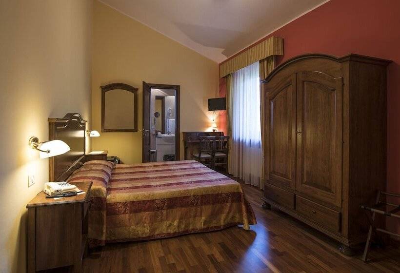 غرفة قياسية ثلاثية, La Torre Ai Mari