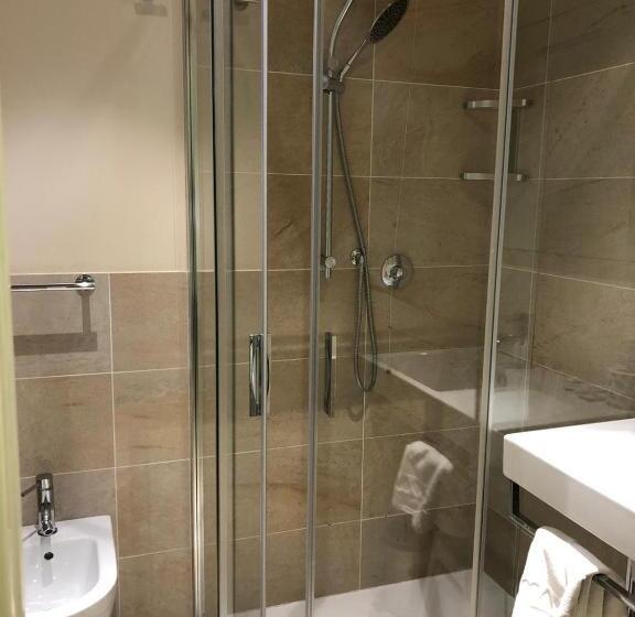 חדר משפחתי, Mare Live