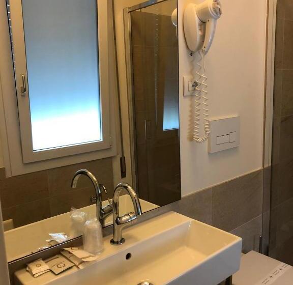 חדר סטנדרט, Mare Live