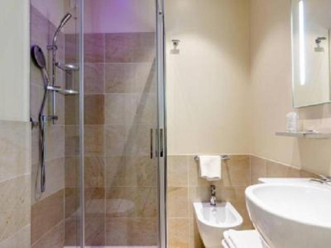 חדר משפחתי, Mare Live