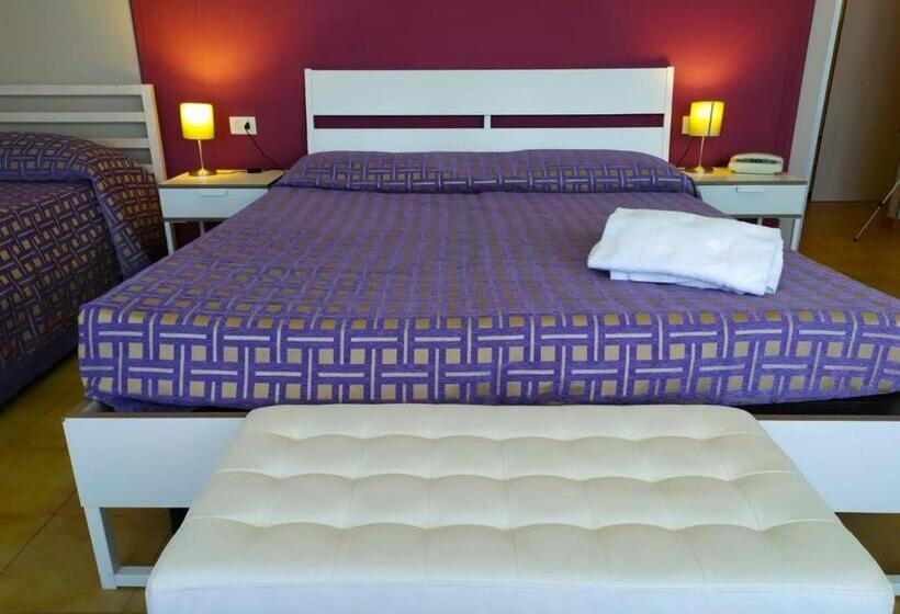 غرفة قياسية رباعية, Palatinum