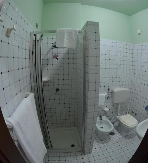 غرفة قياسية رباعية, Palatinum