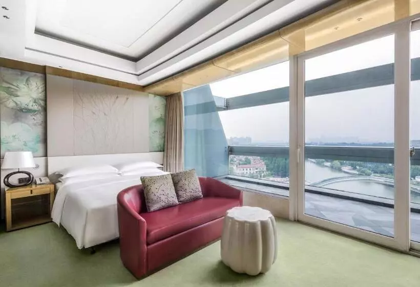キングサイズベッドのデラックスルーム, Sheraton Huzhou Taihu Lake Hot Spring Resort & Spa