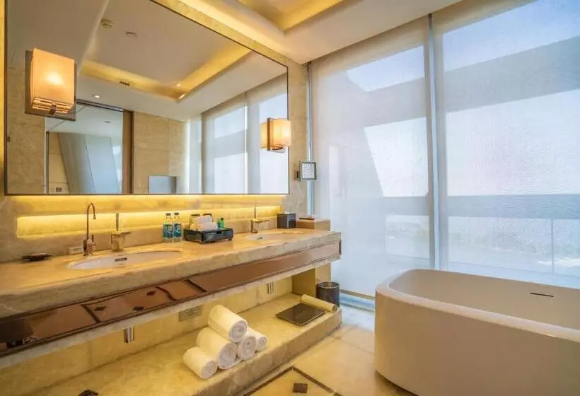 キングサイズベッドのスタンダードルーム, Sheraton Huzhou Taihu Lake Hot Spring Resort & Spa