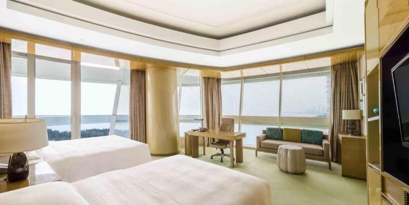 غرفة قياسية مطلّة علي البحيرة, Sheraton Huzhou Taihu Lake Hot Spring Resort & Spa