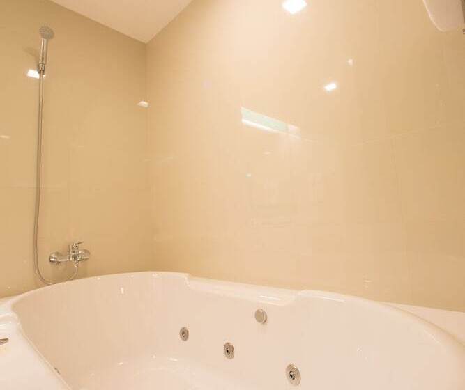디럭스 자쿠지룸, Sleep With Me Hotel Design Hotel @ Patong