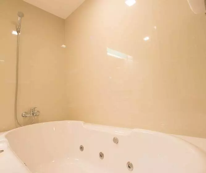 バスタブ付きデラックスルーム, Sleep With Me Hotel Design Hotel @ Patong