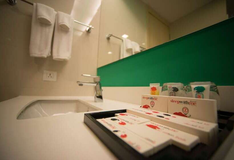 Номер Deluxe с Гидромассажем, Sleep With Me Hotel Design Hotel @ Patong