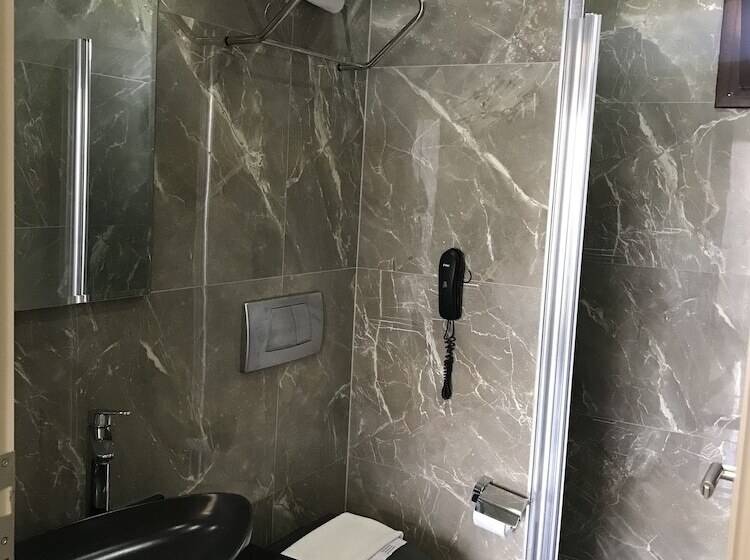 4인용 스탠다드 룸, Venus