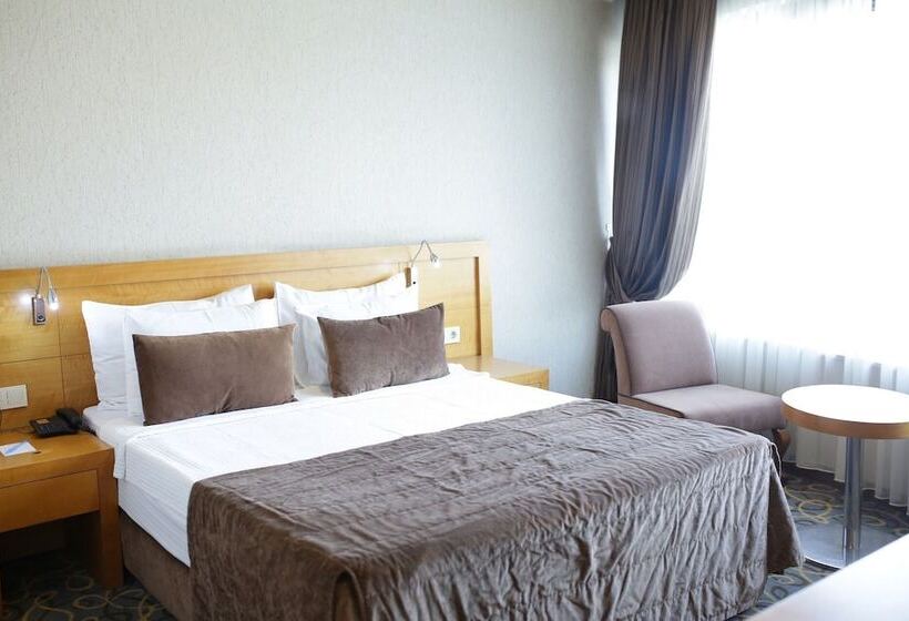 Quarto Familiar, Volley Hotel İzmir