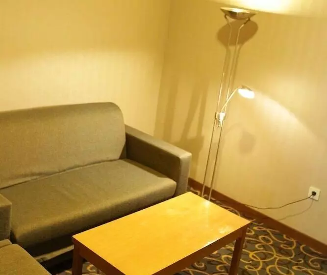 سوییت جونیور, Volley Hotel İzmir