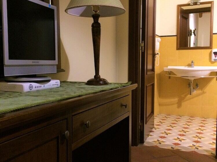 标准间, La Terra Del Mezzo