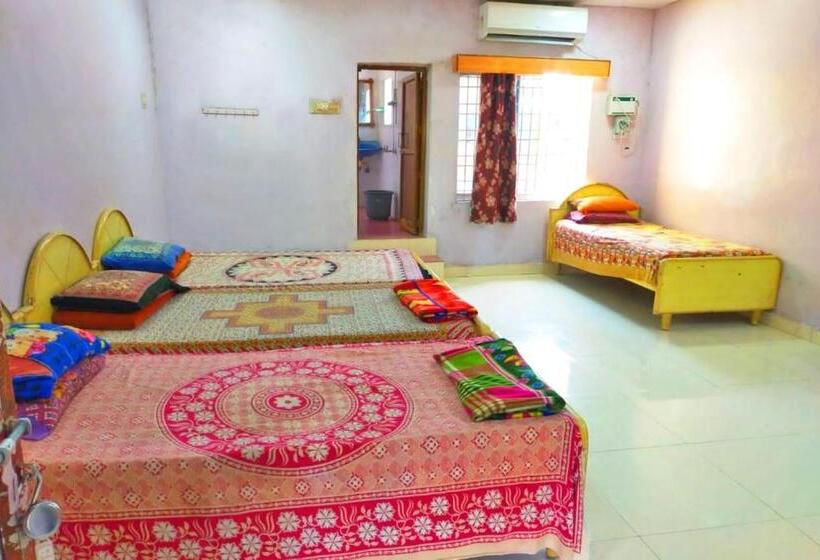 חדר סטנדרט לארבעה, Lakshmi Cottage