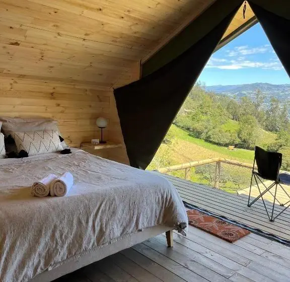 Chambre Standard, Cúspide