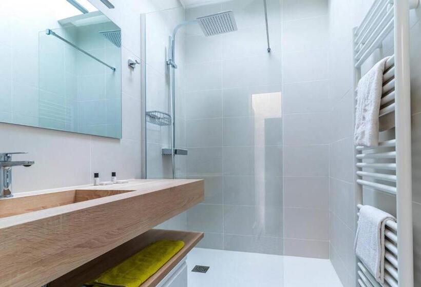 اتاق لوکس با تخت بزرگ, Volubilis Luxury Guest House