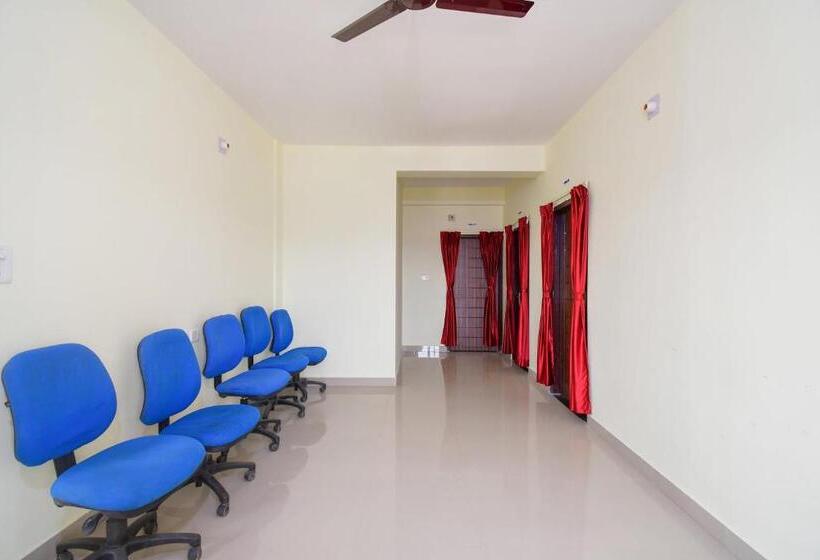 חדר קלאסי לשלושה, O U Tech Hotel And Restaurant