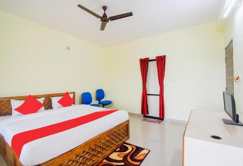 חדר קלאסי לשלושה, O U Tech Hotel And Restaurant