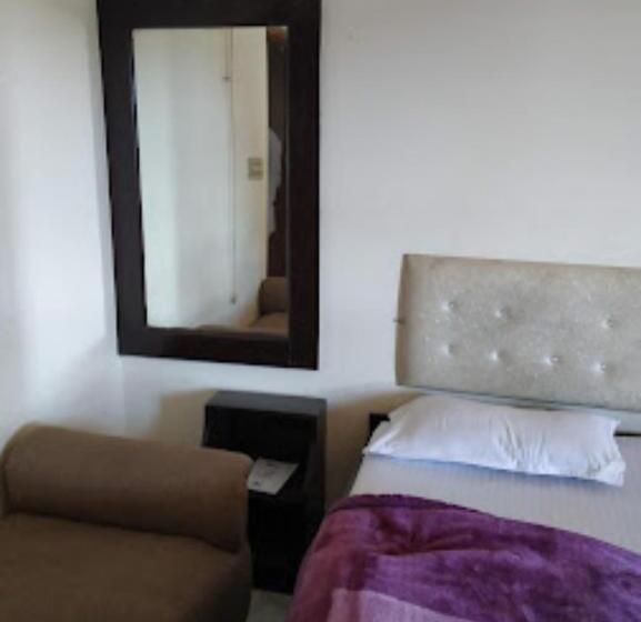 اتاق لوکس با بالکن, Goroomgo Shah Guest House Nainital Excellent Customer Service