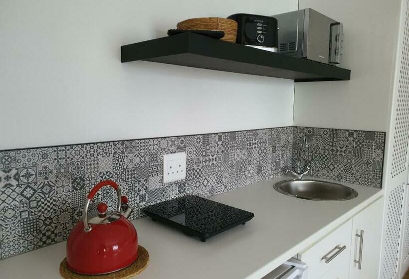 اتاق لوکس, Plett57   Self Catering   Room No2