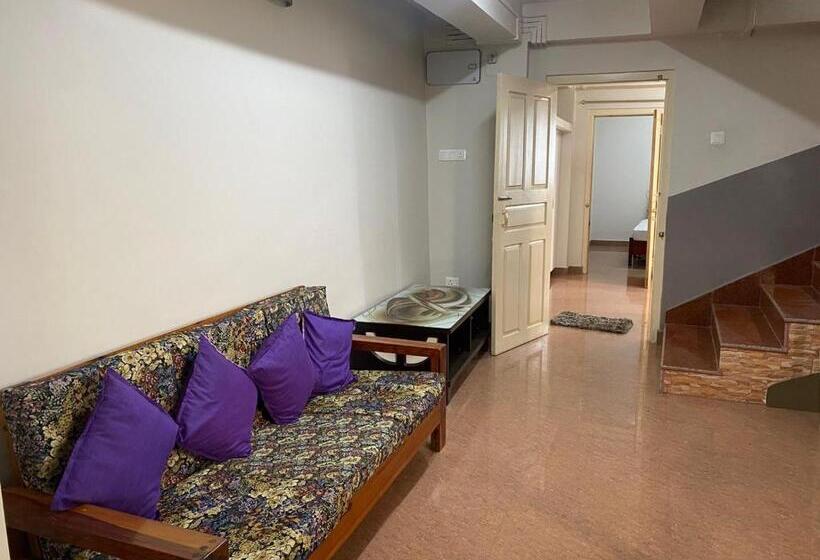 标准三人间, The Palm Guest House