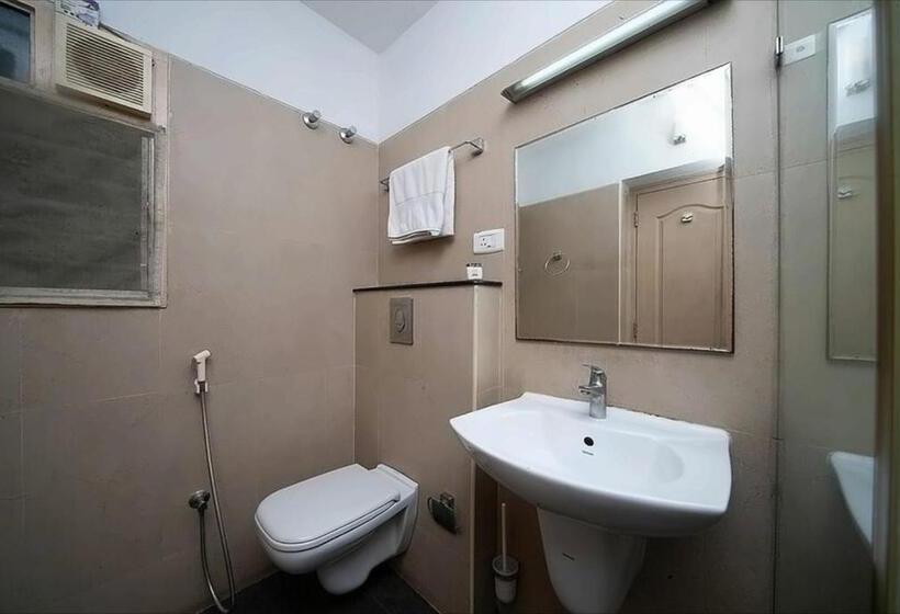 Deluxe Room, Stayeasy Tiruvanmiyur