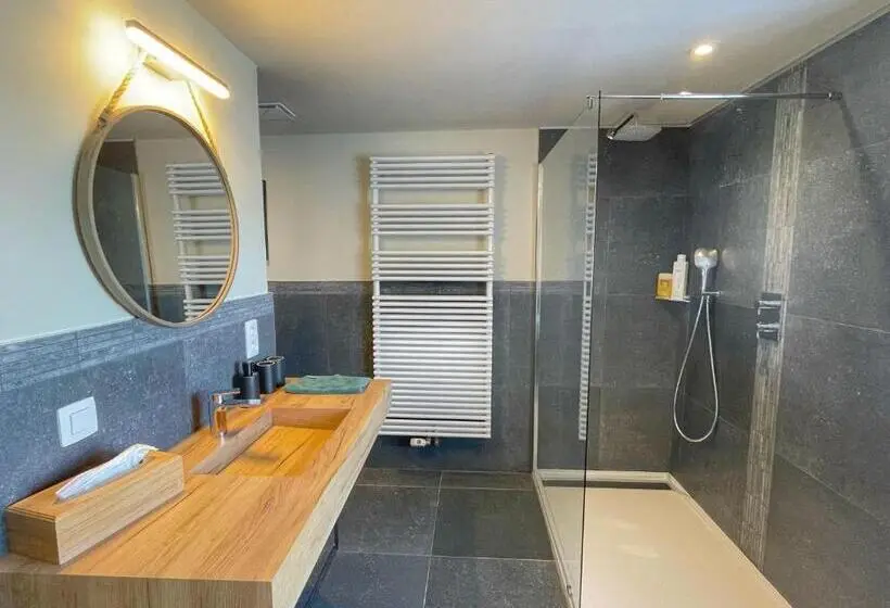 Deluxe room with river view, La Maison Blanche De Martué