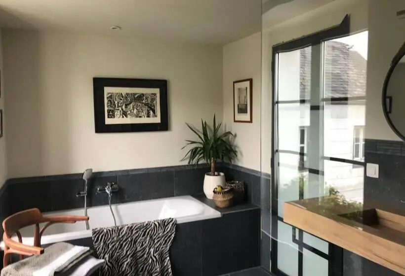 Deluxe room with river view, La Maison Blanche De Martué
