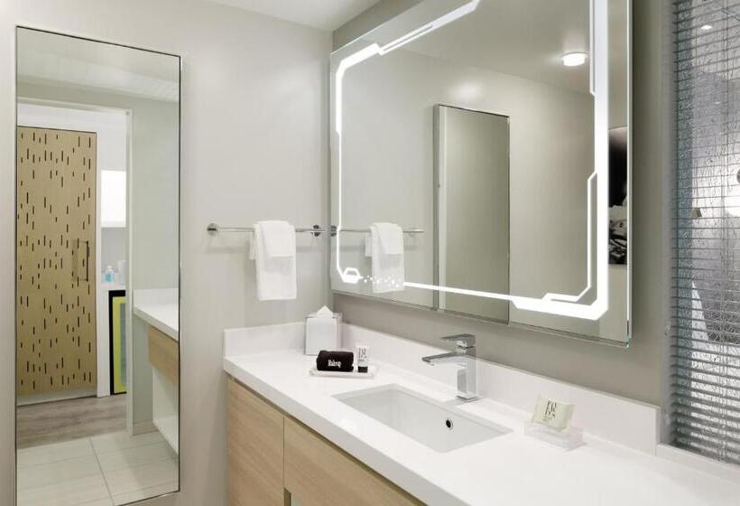 Premium Oda, Astra Hotel, Seattle, A Tribute Portfolio Hotel By Marriott   No Resort Fees
