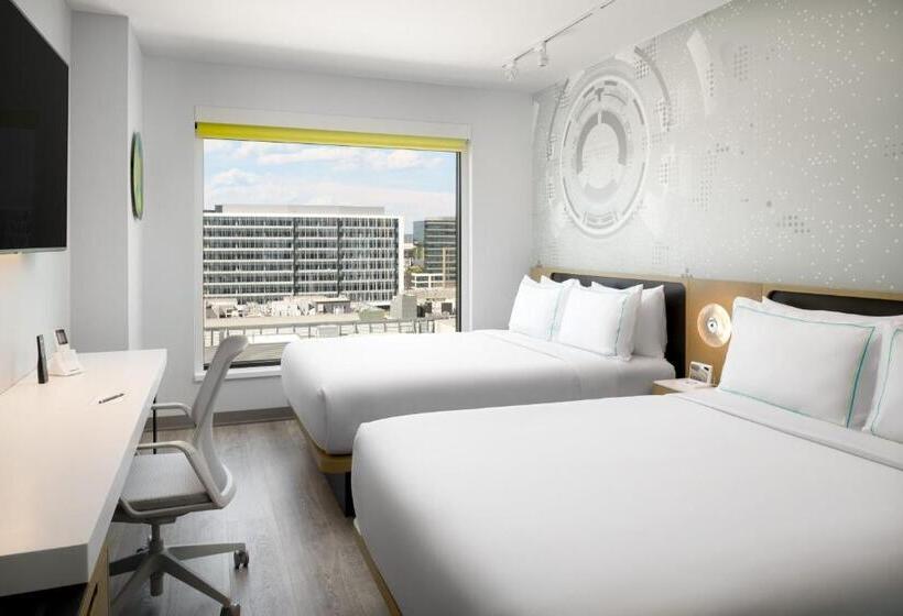 Engelliler için Küçük Çift Kişilik Yataklı Standart Oda, Astra Hotel, Seattle, A Tribute Portfolio Hotel By Marriott   No Resort Fees